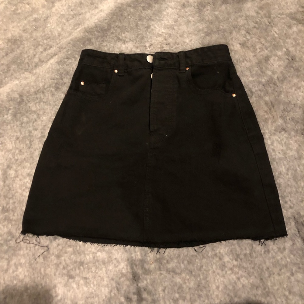 Stradivarius black mini skirt